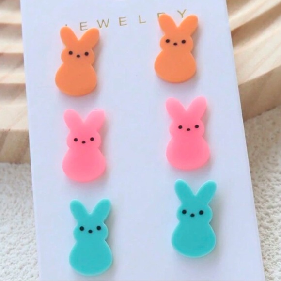 NWOT one pack of peep earrings - Picture 1 of 3